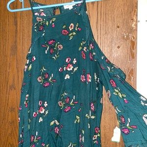 Charming charlie — Forest floral  Green Top